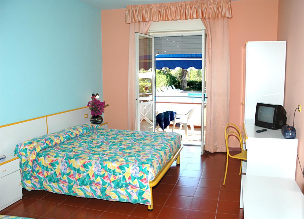 Hotel Seven Residence Палинуро Стая снимка
