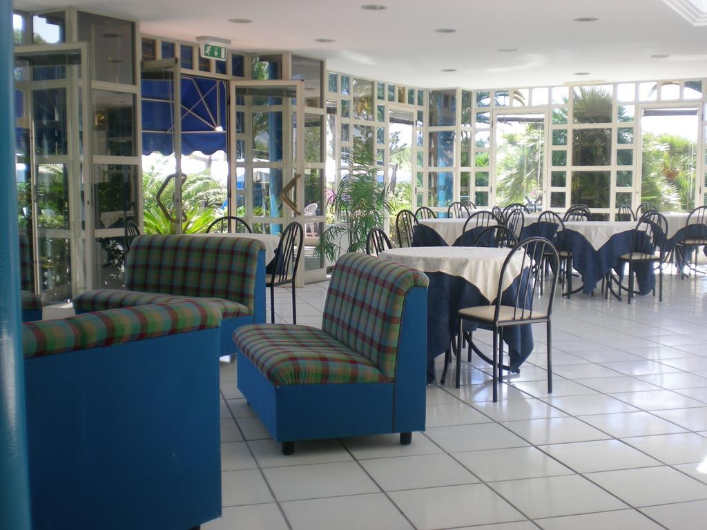 Hotel Seven Residence Палинуро Екстериор снимка